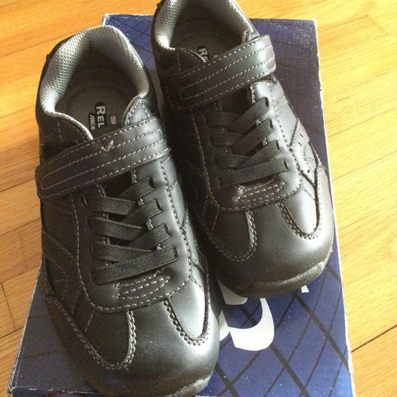 Skechers Boys Black Runners - Picture 1 of 3